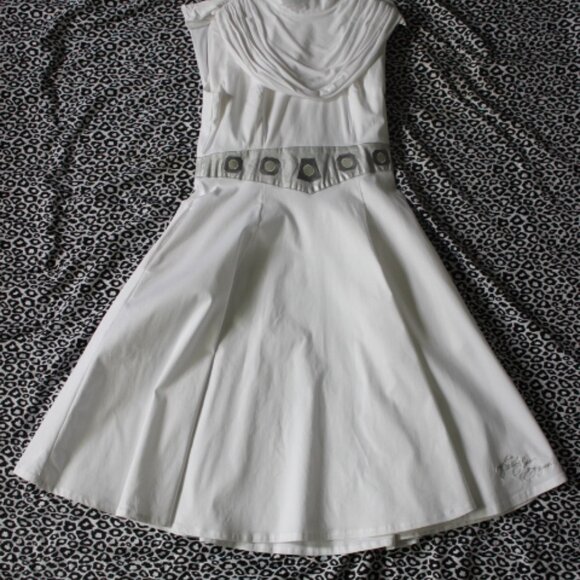 Her Universe Disney Dress Shop Star Wars Princess Leia White Hooded Dress Size M - Picture 1 of 10